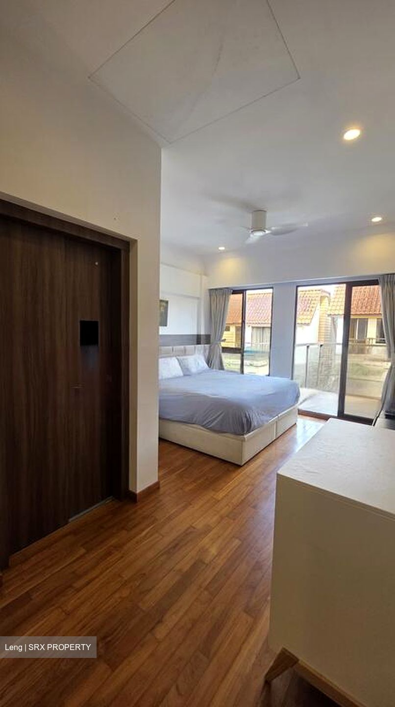 Holland Link (D10), Terrace #466827131